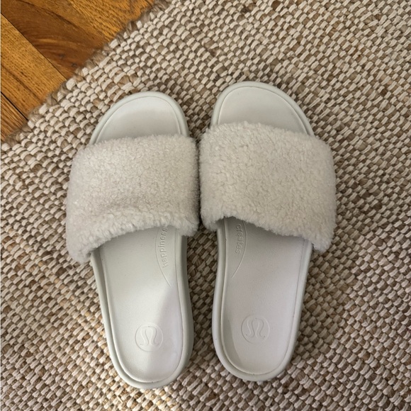 lululemon athletica Shoes - Lululemon Sherpa Slides